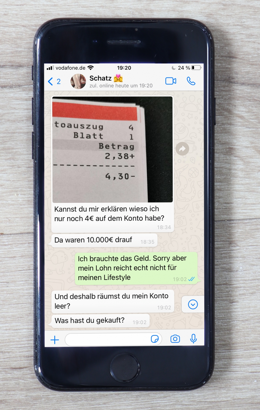 Sie hat ihm das Konto leergeräumt