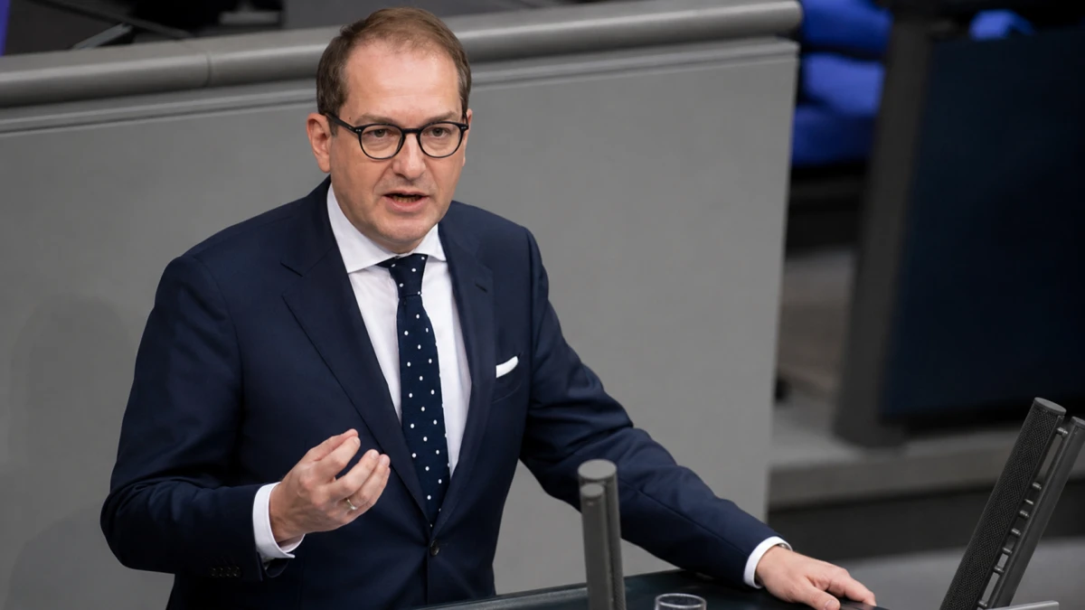 Bundesinnenminister Alexander Dobrindt (CSU) im Bundestag